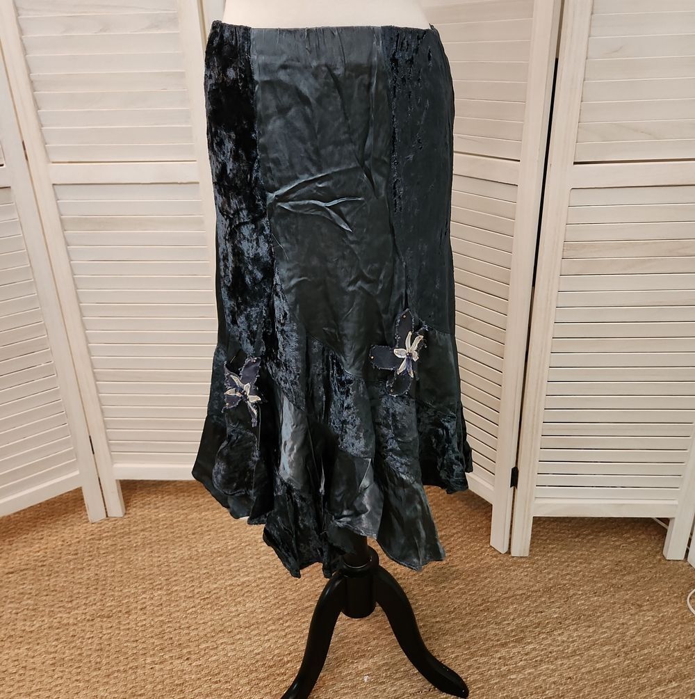 Qed London Midnight Blue Velvet Satin Floral-Accent Skirt Size 12 NWT
